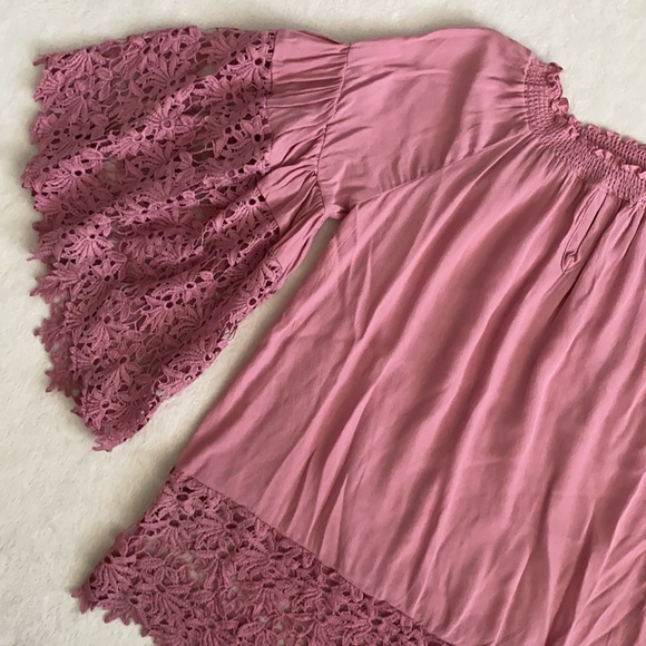Colleen Lopez | A Bit of Romance Off-the-Shoulder Lace Crochet Tunic Top (PS) - Picture 4 of 16